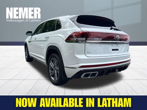 Used 2024 Volkswagen Atlas Cross Sport SEL R-Line AWD/4WD image 2