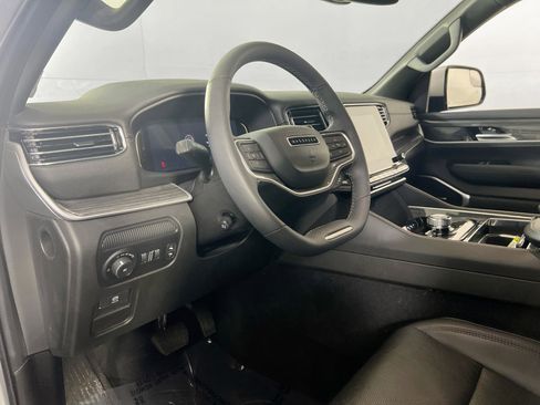 Used 2022 Jeep Wagoneer Series II image 9