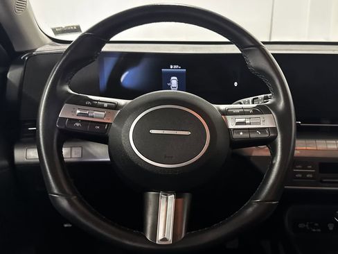 Used 2025 Hyundai Kona SEL FWD image 4