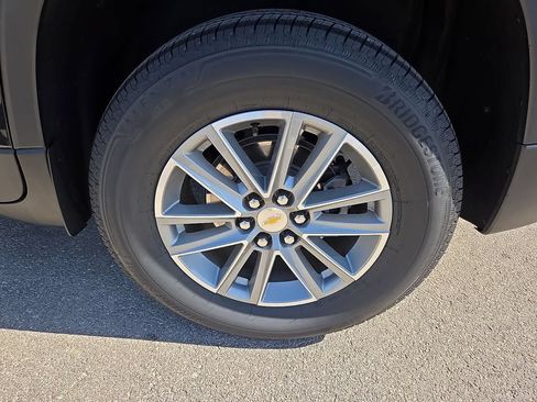 Used 2022 Chevrolet Traverse LT FWD image 11