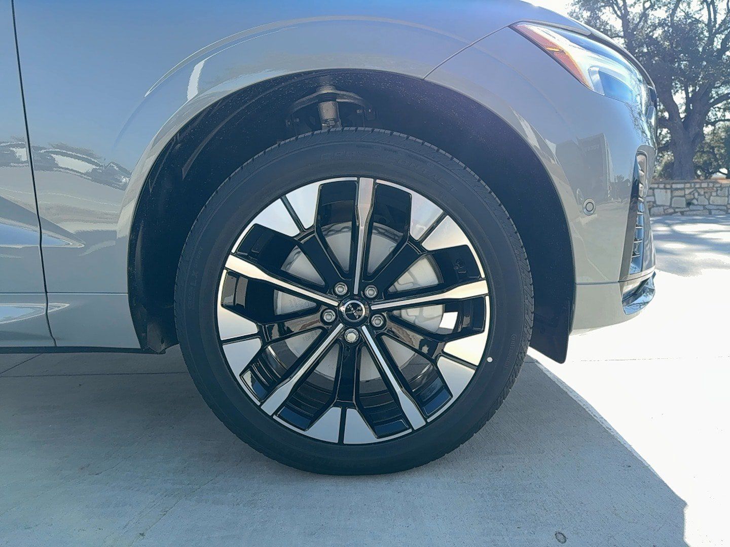 New 2026 Volvo XC60 B5 Plus w/ Protection Package Premier AWD/4WD image 9