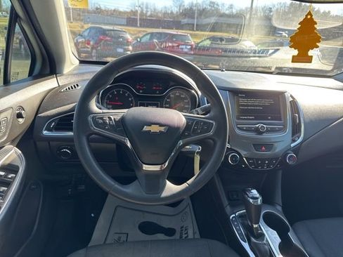 Used 2019 Chevrolet Cruze LT w/ LT Fleet Convenience Package image 13