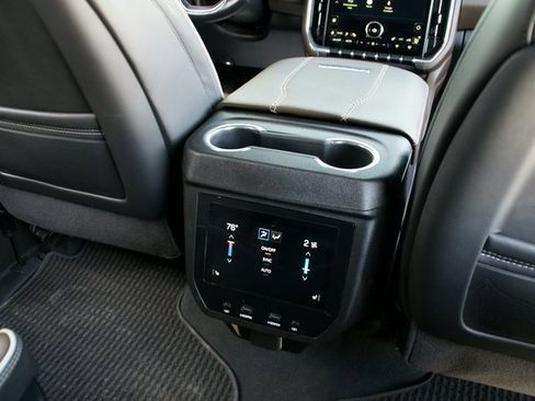 Used 2025 GMC Yukon Denali Ultimate image 36