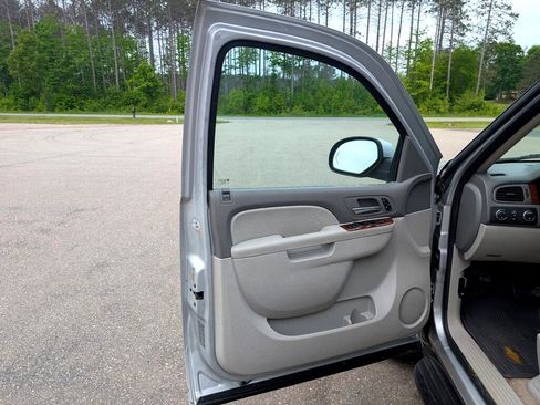 Used 2012 Chevrolet Suburban LT w/ Luxury Package image 10