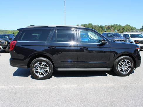 Used 2025 Ford Expedition Active AWD/4WD image 5