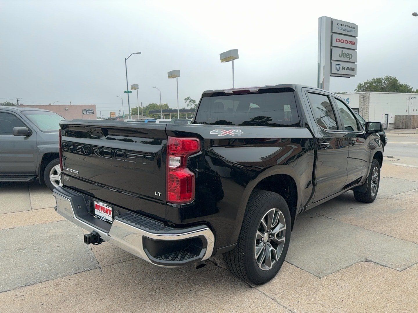 Used 2023 Chevrolet Silverado 1500 LT AWD/4WD image 6