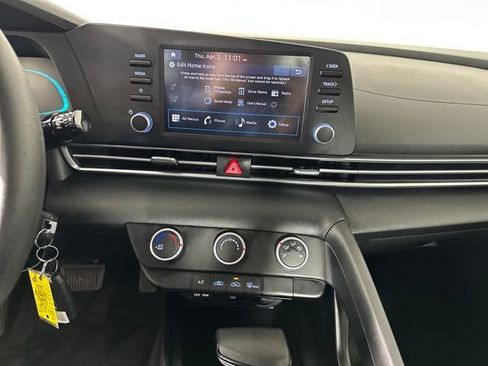Used 2024 Hyundai Elantra SE image 21