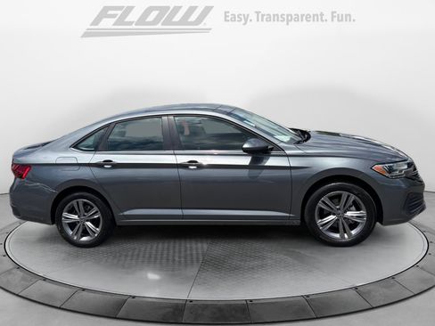 Used 2023 Volkswagen Jetta SE w/ Panoramic Sunroof Package FWD image 8