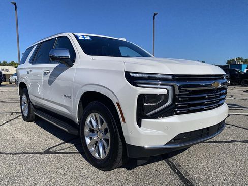 Used 2025 Chevrolet Tahoe Premier AWD/4WD image 3