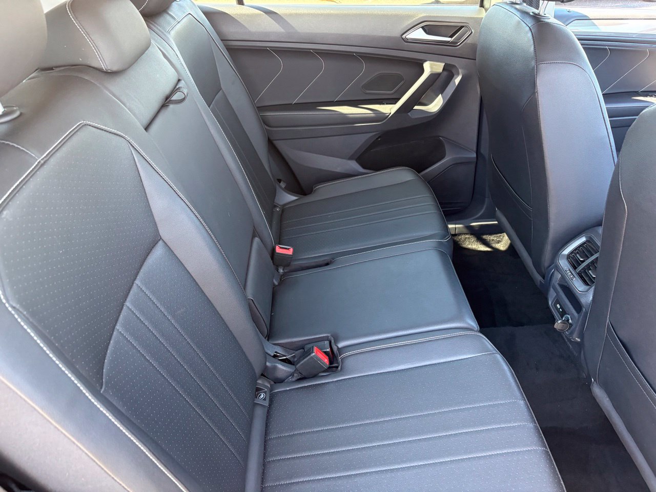 Used 2023 Volkswagen Tiguan SE FWD image 16