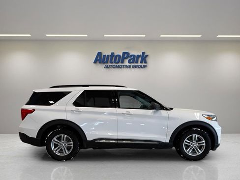 Used 2022 Ford Explorer XLT image 8
