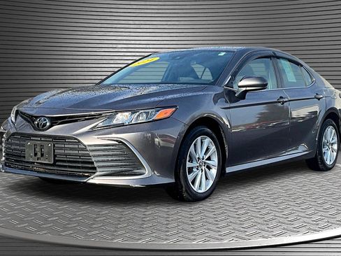 Used 2024 Toyota Camry LE image 3