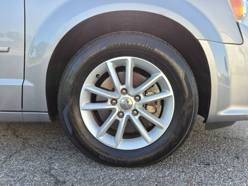 Used 2016 Dodge Grand Caravan SXT FWD image 26