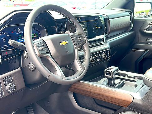 Used 2024 Chevrolet Silverado 1500 High Country w/ High Country Premium Package AWD/4WD image 12