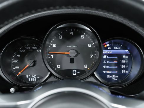 Used 2021 Porsche 718 Boxster RWD image 28