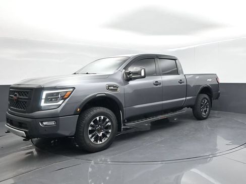 Used 2022 Nissan Titan PRO-4X w/ Pro-4x Convenience Package AWD/4WD image 4
