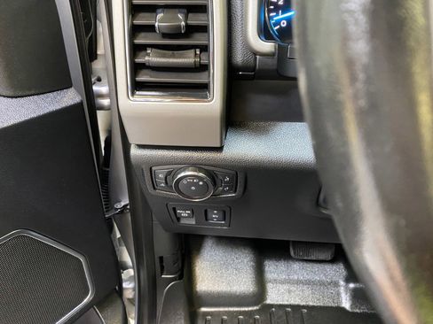 Used 2018 Ford F150 Lariat image 34