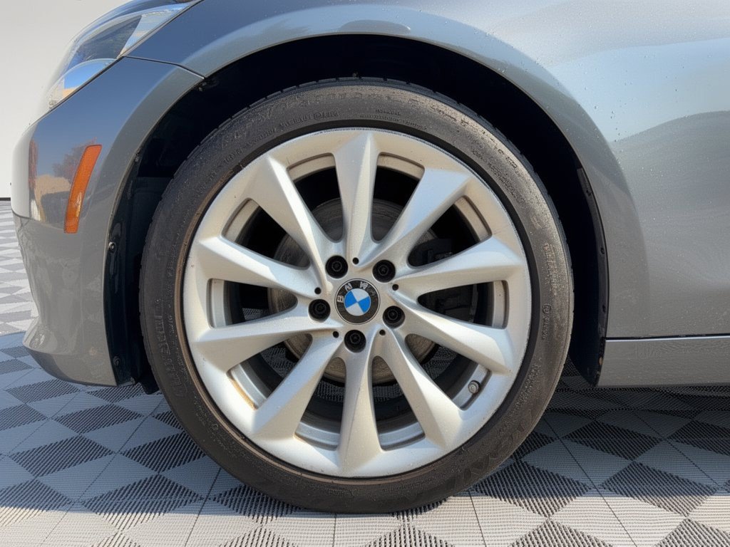 Used 2017 BMW 320i xDrive Sedan AWD/4WD image 13