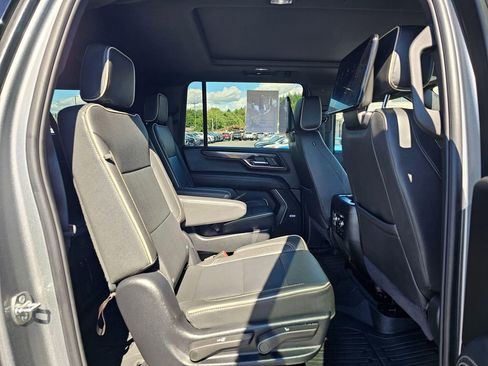 Used 2025 GMC Yukon XL Elevation w/ Elevation Premium Package AWD/4WD image 12