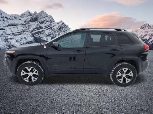 Used 2018 Jeep Cherokee Trailhawk w/ Cold Weather Group image 2