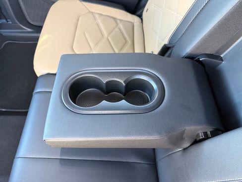 Used 2025 Volkswagen Atlas Cross Sport SE image 28