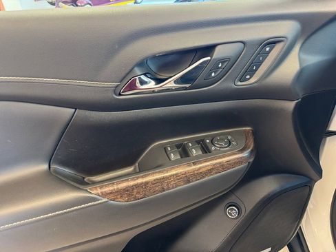 Used 2022 GMC Acadia Denali w/ Denali Ultimate Package AWD/4WD image 11