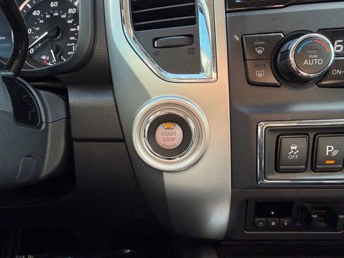 Used 2021 Nissan Titan SV w/ SV Convenience Package image 26