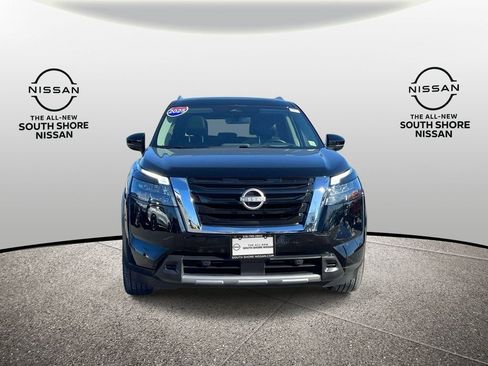 Certified 2025 Nissan Pathfinder Platinum AWD/4WD image 2