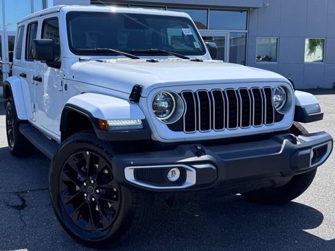 Used 2025 Jeep Wrangler Unlimited Sahara AWD/4WD image 1