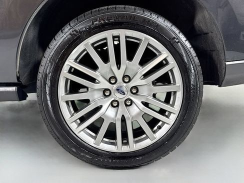 Used 2024 Ford Expedition Limited AWD/4WD image 9