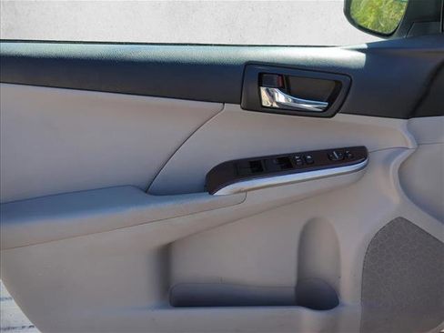 Used 2012 Toyota Camry XLE image 7