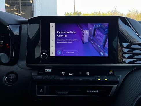 Used 2025 Toyota Camry SE image 27