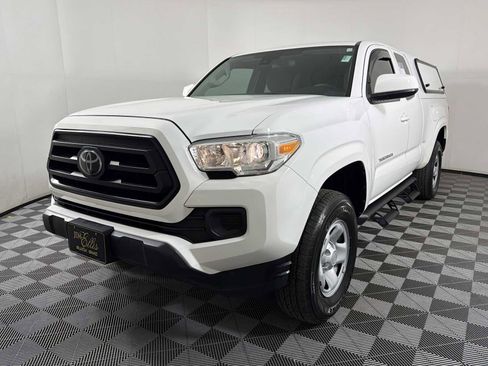 Used 2023 Toyota Tacoma SR image 3