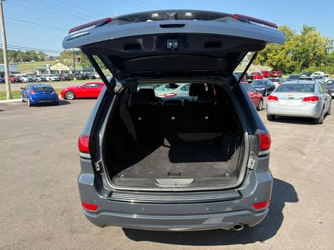 Used 2018 Jeep Grand Cherokee Altitude AWD/4WD image 35