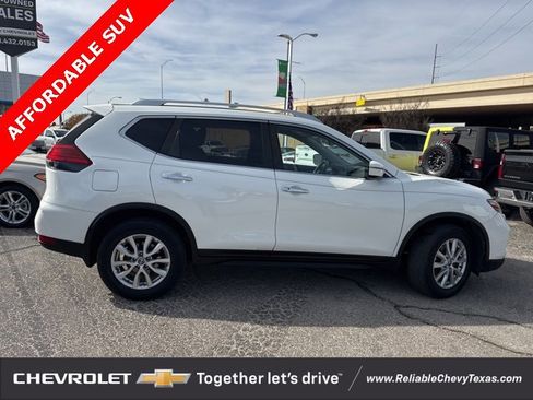 Used 2017 Nissan Rogue SV image 9