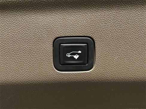 Used 2021 GMC Yukon XL Denali w/ Denali Premium Package image 38