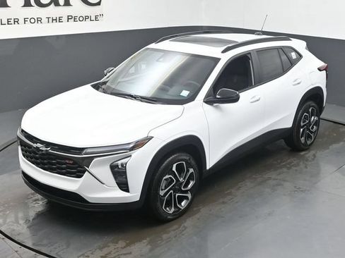 New 2026 Chevrolet Trax RS w/ Sunroof Package FWD image 23