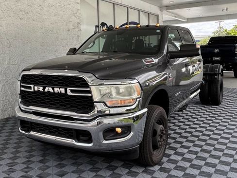 Used 2021 RAM 3500 Tradesman w/ Chrome Appearance Group RWD image 2