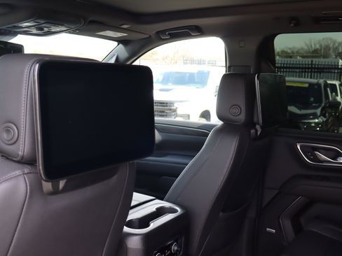 Used 2024 Chevrolet Suburban Z71 w/ Luxury Package image 13