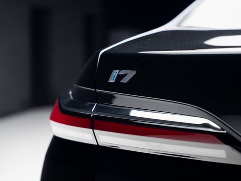 Used 2024 BMW i7 eDrive50 w/ M Sport Package image 33