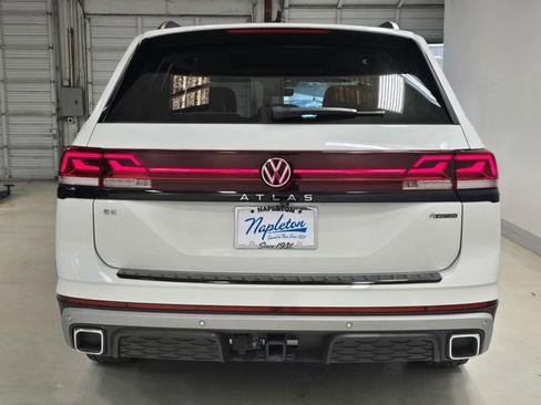 Used 2024 Volkswagen Atlas Peak Edition SE AWD/4WD image 6