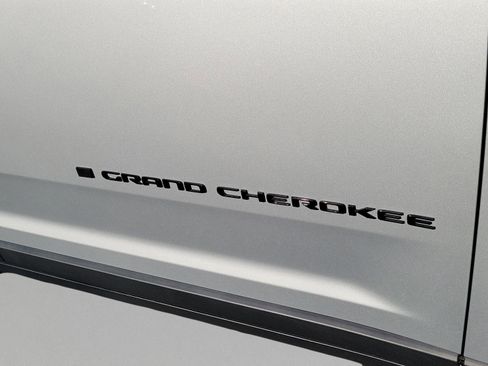 Used 2023 Jeep Grand Cherokee L Limited w/ Black Appearance Package image 14