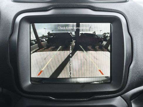 Used 2020 Jeep Renegade Latitude w/ UConnect 8.4 Nav Group AWD/4WD image 46