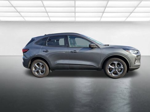 Used 2025 Ford Escape ST-Line image 2