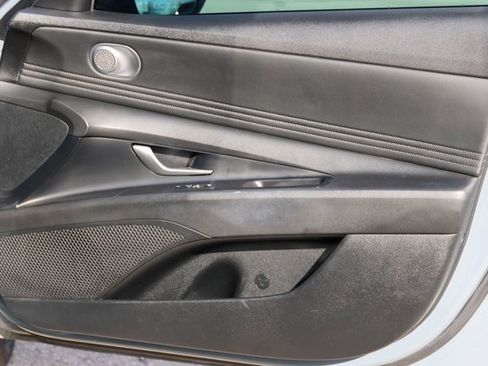 Used 2022 Hyundai Elantra SEL w/ Convenience Package image 13