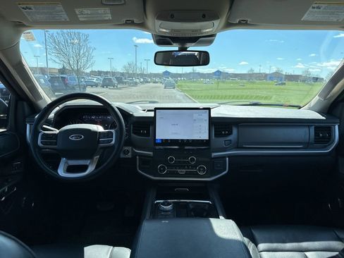 Used 2022 Ford Expedition XLT image 19