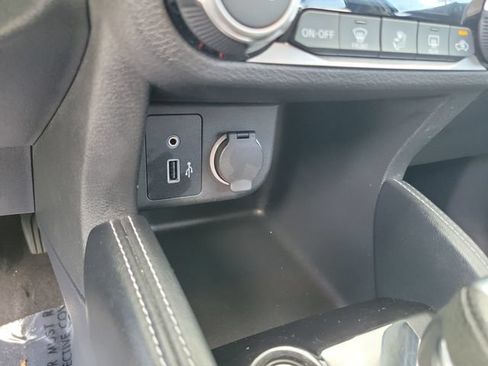 Used 2019 Nissan Kicks SV FWD image 30