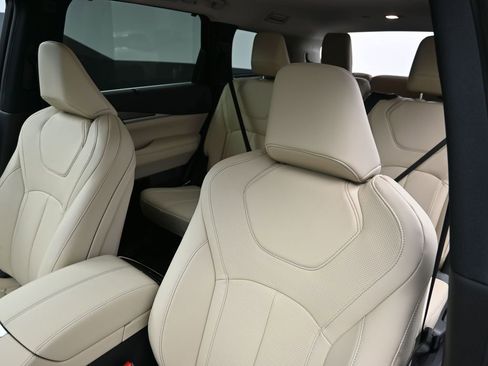 Used 2025 INFINITI QX60 Luxe w/ Vision Package image 17