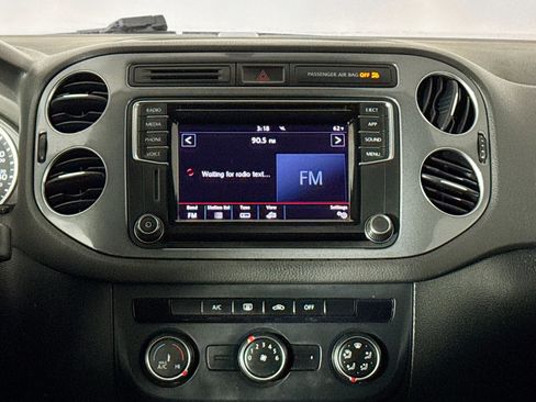 Used 2018 Volkswagen Tiguan Limited w/ Premium Package image 23