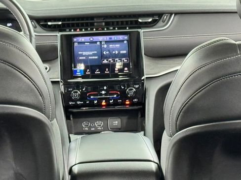 Used 2021 Jeep Grand Cherokee L Limited AWD/4WD image 18